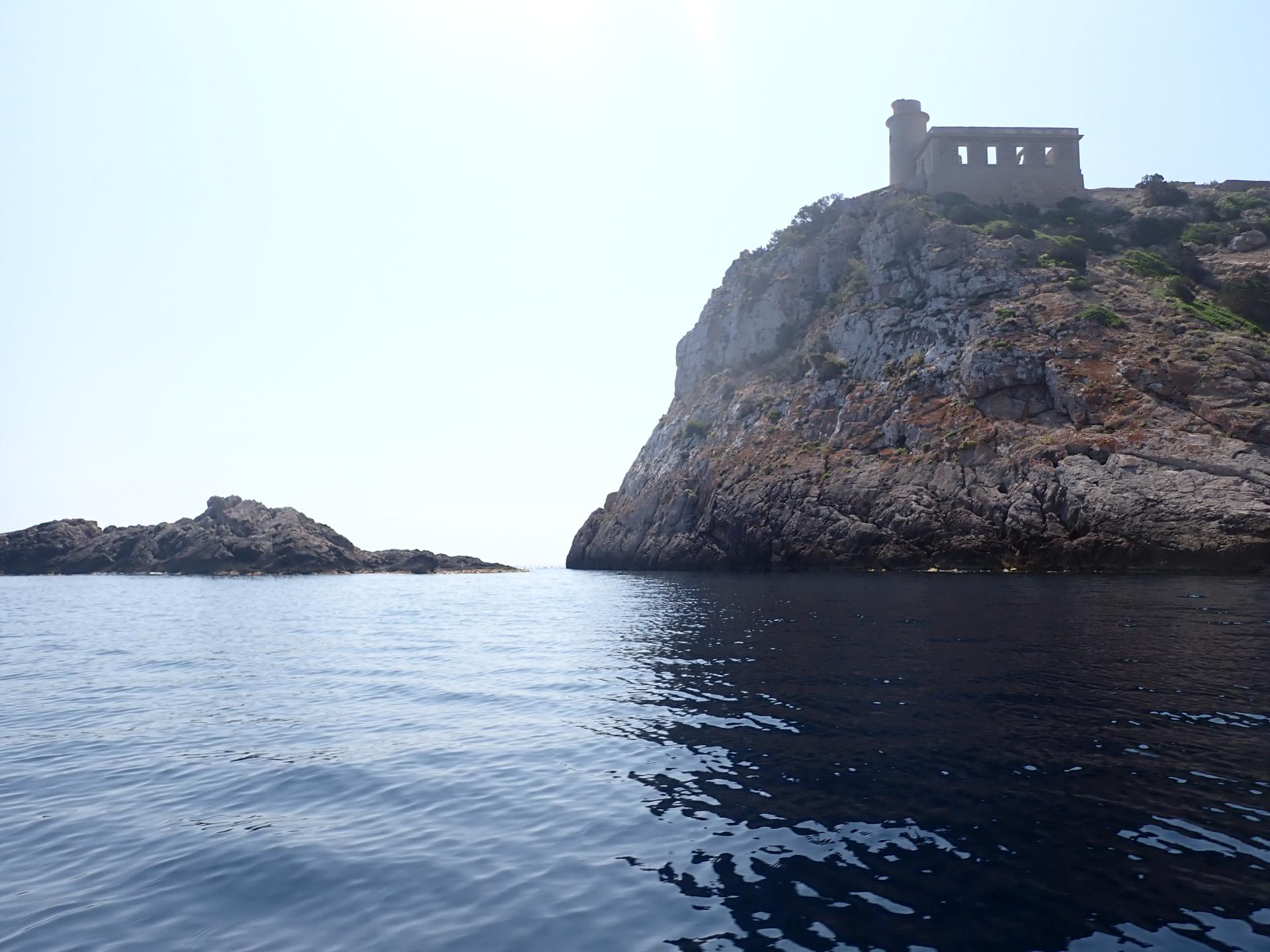 Freu de migjorn des Cap des Llamp