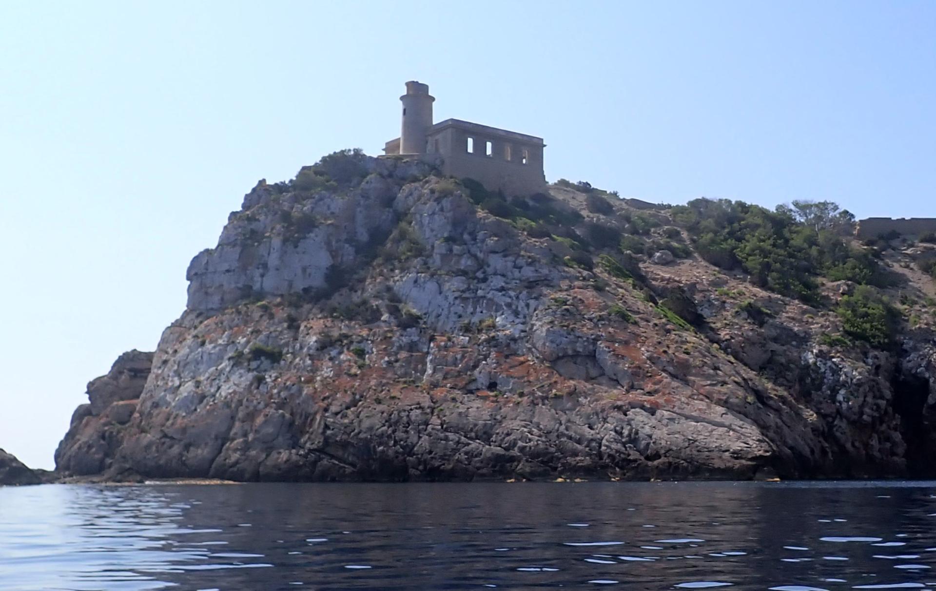 Antic Far de Punta Grossa 40m