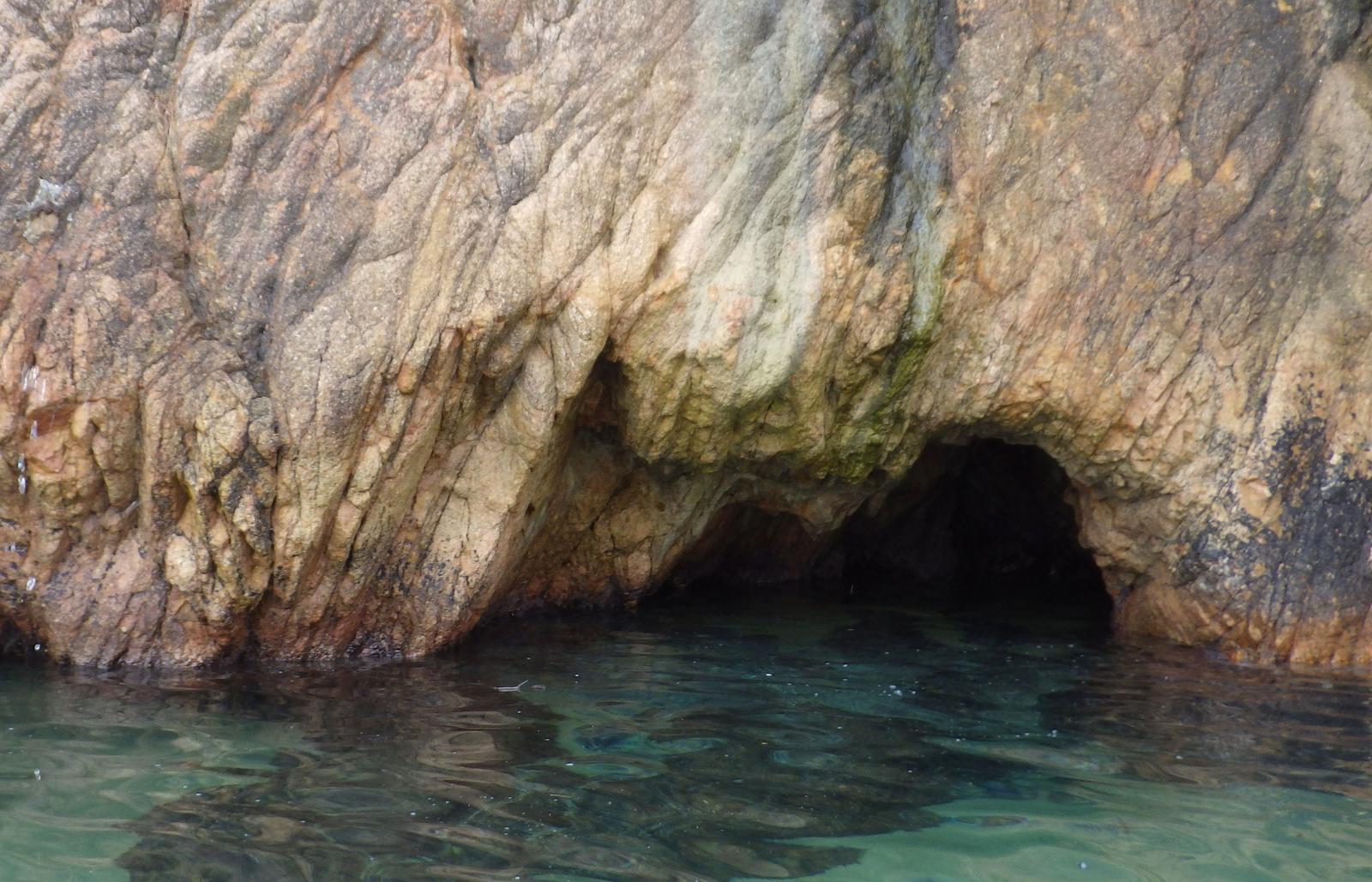 Coves de Cala Masset